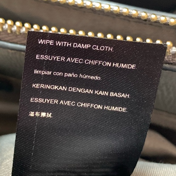 🎉4x Host Pick!🎉 Bebe gray tote bag gold includes removable shoulder strap NWOT - Picture 13 of 16